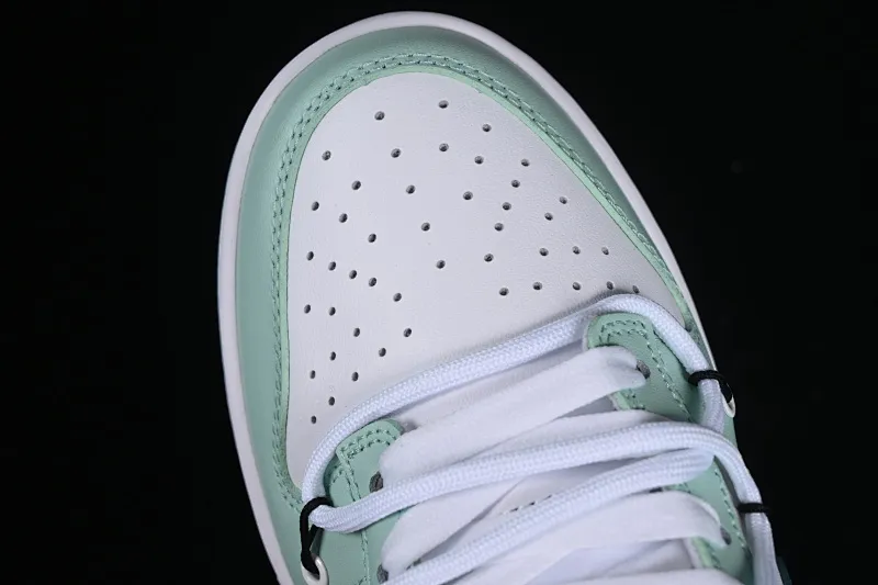 All categories Nk SB Dunk series Nk SB Dunk Low low-top sneakers Z version Nk SB Dunk Low white green SB low-top sports and leisure sneakers FD9911-101